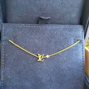 Louis Vuitton Women’s Pendantif Idylle Blossom Diamond Necklace K18 Gold SOLD